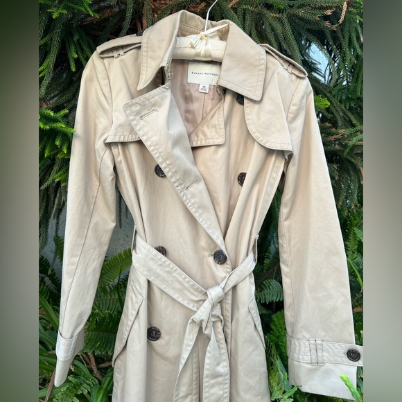 Banana Republic Beige Belter Trench Coat | XS | Removable Belt | Fully Lined - Picture 4 of 17